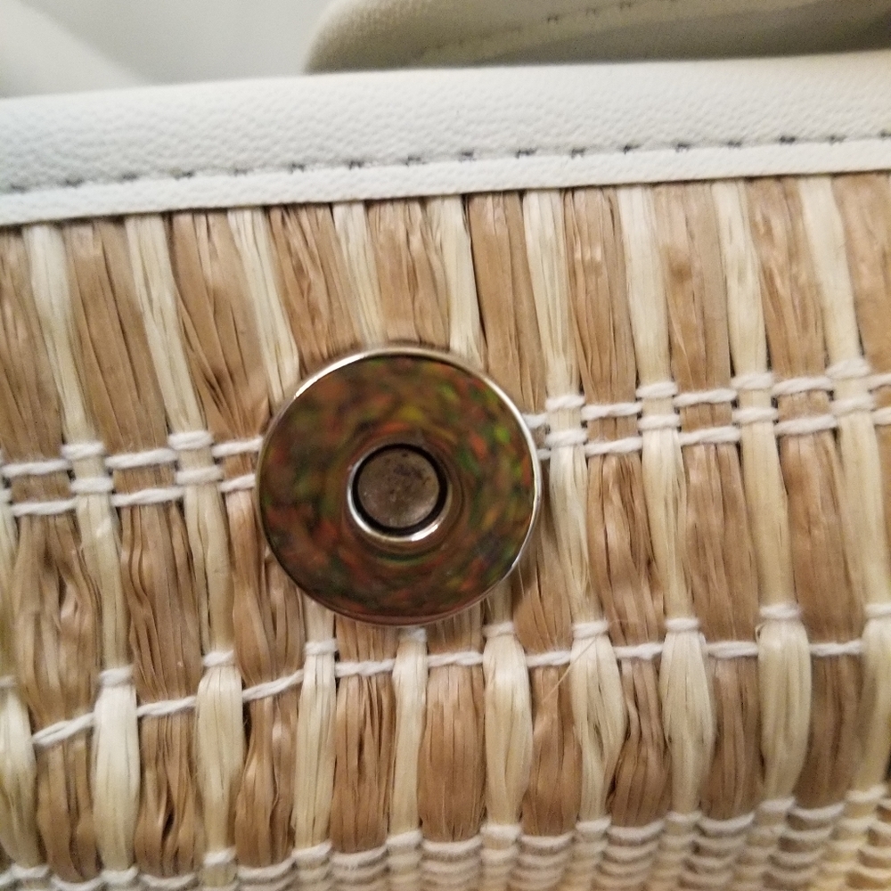 Bvlgari HydraThe Vitalisant Makeup / Toiletry Bag - Picture 4 of 16